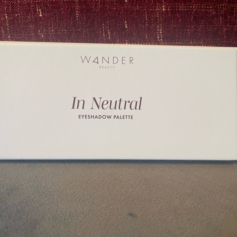 Wander White and Brown Eyeshadow Palette